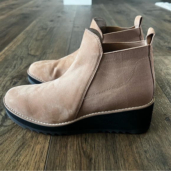 NWOB Eileen Fisher Ladd Wedge Bootie Platform   Bubuck Brown Beige Size 8.5 - Picture 2 of 10